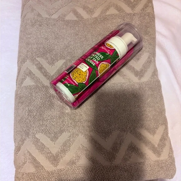 Collection 5 - Oversized Beach Towel with Ulta Beauty Tanning Mousse and Glove - Picture 1 of 2